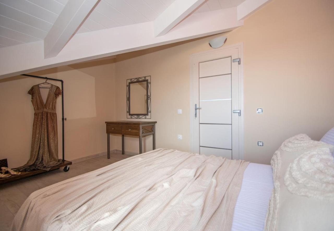 Gold Olive Apartment